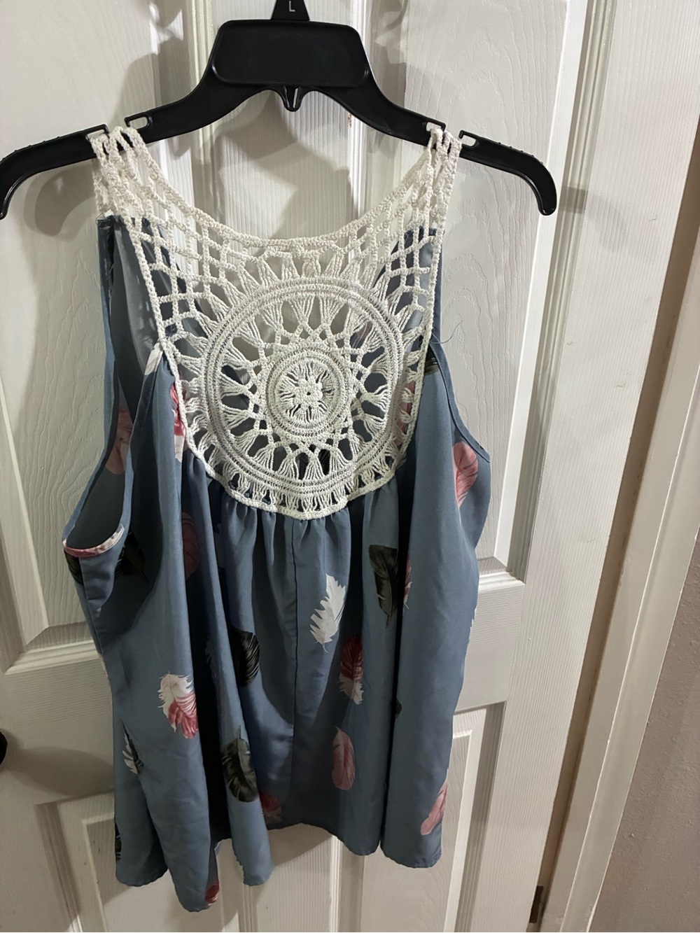 SHEIN Women’s 2X Feather Print Tank Top - Picture 4 of 5